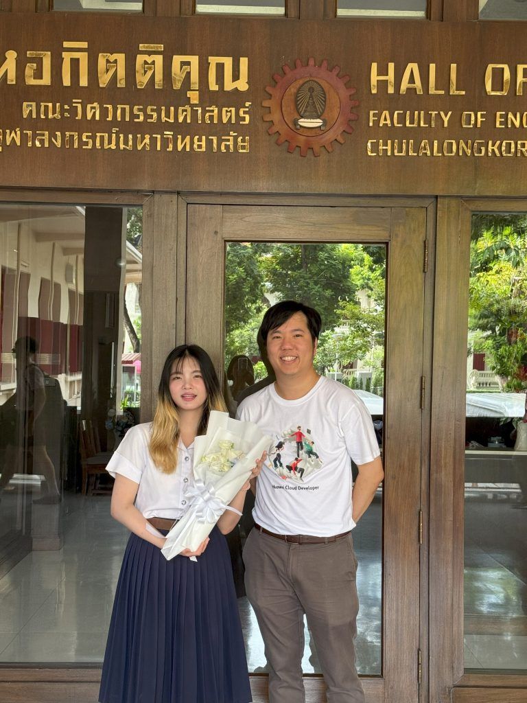 ? ?ผู้บริหาร Huawei และทีมงาน ได้ร่วมแสดงความยินดีกับ น.ส.วิชาดา ชัยประเสริฐสุด หรือ น้องเคอซา ที่ได้รับ ประกาศเกียรติคุณและรางวัล จากการทำกิจกรรมต่างๆ ในฐานะ Huawei Cloud Student Ambassador? ? - รูปภาพที่ 4