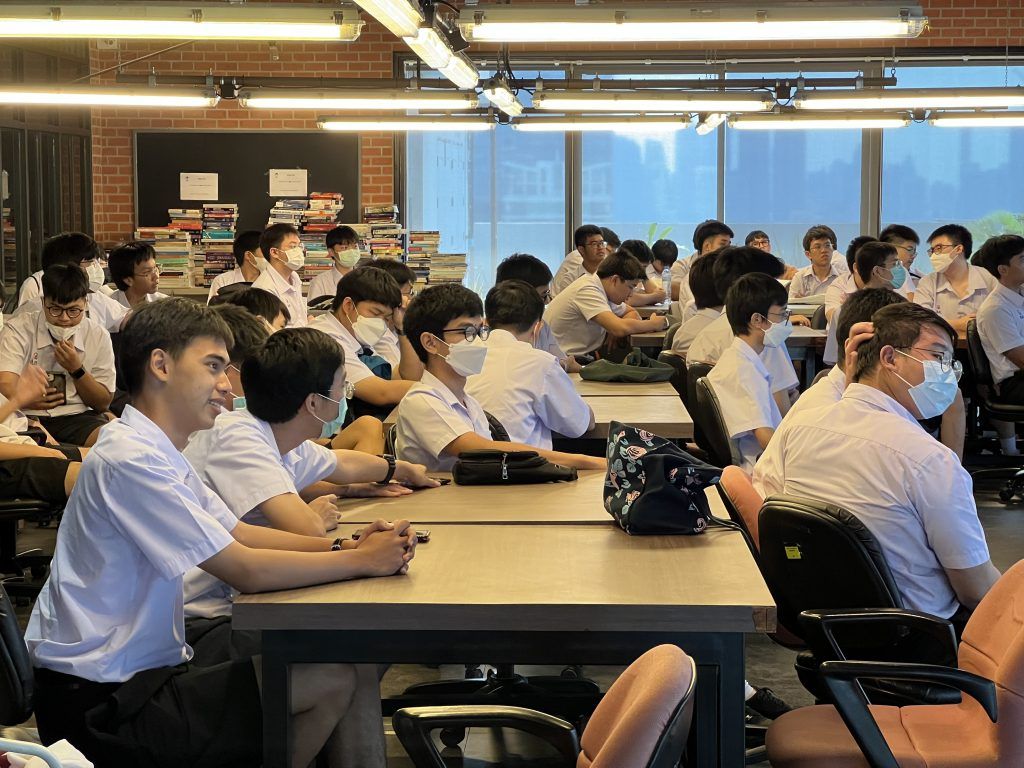 รูปบรรยากาศ คณะอาจารย์และนักเรียนโรงเรียนสวนกุหลาบวิทยาลัย เข้าเยี่ยมชมภาควิชาฯ - รูปภาพที่ 4