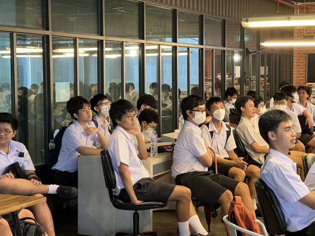 รูปบรรยากาศ คณะอาจารย์และนักเรียนโรงเรียนสวนกุหลาบวิทยาลัย เข้าเยี่ยมชมภาควิชาฯ - รูปภาพที่ 5