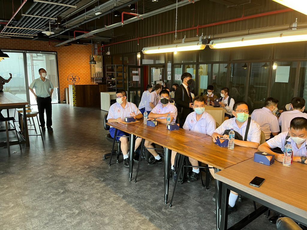 คณะอาจารย์และนักเรียนจากโรงเรียนอัสสัมชัญสมุทรปราการและโรงเรียนอัสสัมชัญศรีราชาเข้ามาเยี่ยมชมภาควิชาฯ ในวัน จันทร์ ที่ 17 ตุลาคม 2565 เวลา 10:00 น. - รูปภาพที่ 1