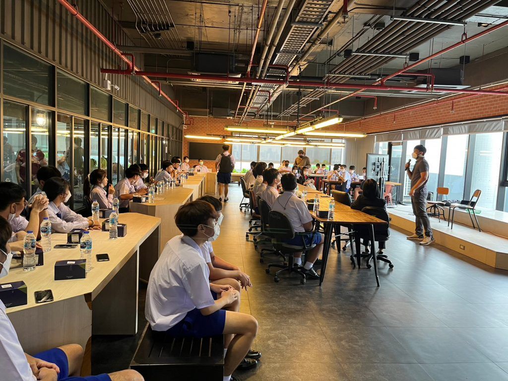 คณะอาจารย์และนักเรียนจากโรงเรียนอัสสัมชัญสมุทรปราการและโรงเรียนอัสสัมชัญศรีราชาเข้ามาเยี่ยมชมภาควิชาฯ ในวัน จันทร์ ที่ 17 ตุลาคม 2565 เวลา 10:00 น. - รูปภาพที่ 5