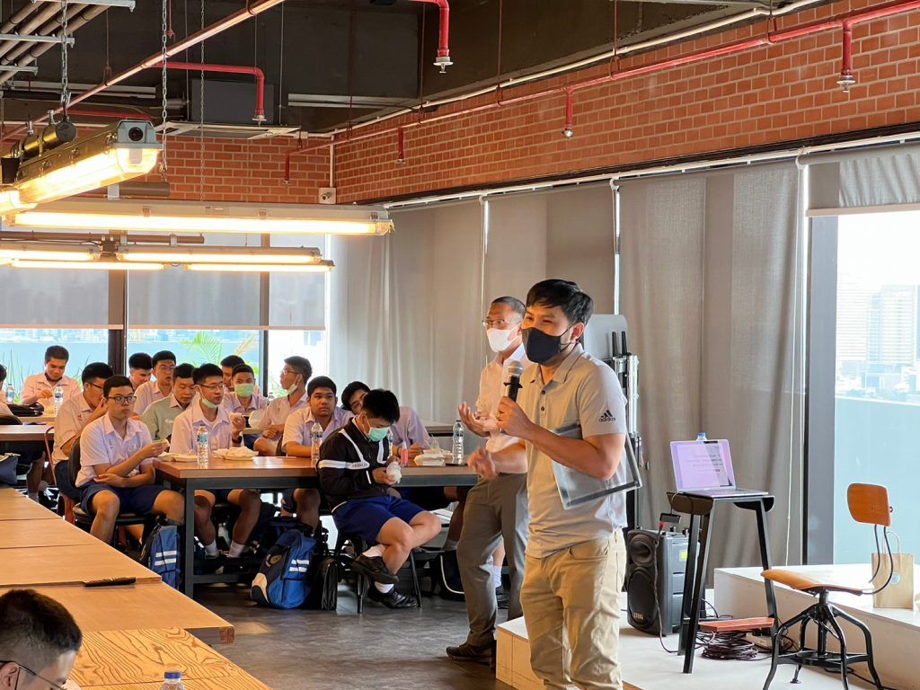 คณะอาจารย์และนักเรียนจากโรงเรียนเซนต์คาเบรียลเข้าเยี่ยมชมภาควิชาฯ - รูปภาพที่ 1