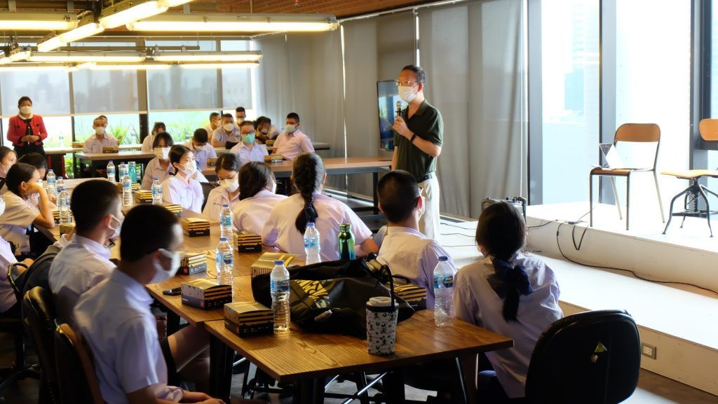 คณะอาจารย์และนักเรียนจากโรงเรียนจิตรลดาเข้าเยี่ยมชมภาควิชาฯ - รูปภาพที่ 3