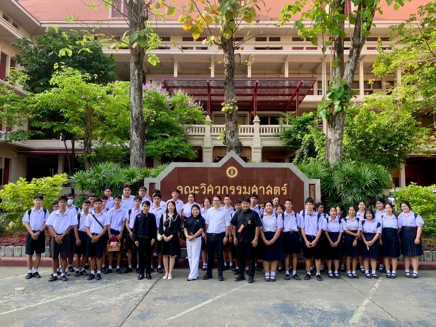 🥳ภาควิชาวิศวกรรมคอมพิวเตอร์ คณะวิศวกรรมศาสตร์ จุฬาลงกรณ์มหาวิทยาลัย ยินดีต้อนรับคณะครูและนักเรียนจากโรงเรียนเทศบาลวัดป้อมแก้ว จ.สมุทรสงครามเข้าเยี่ยมชมคณะวิศวกรรมศาสตร์และรับฟังหลักสูตรของภาควิชาวิศวกรรมคอมพิวเตอร์🥳 - รูปภาพที่ 1