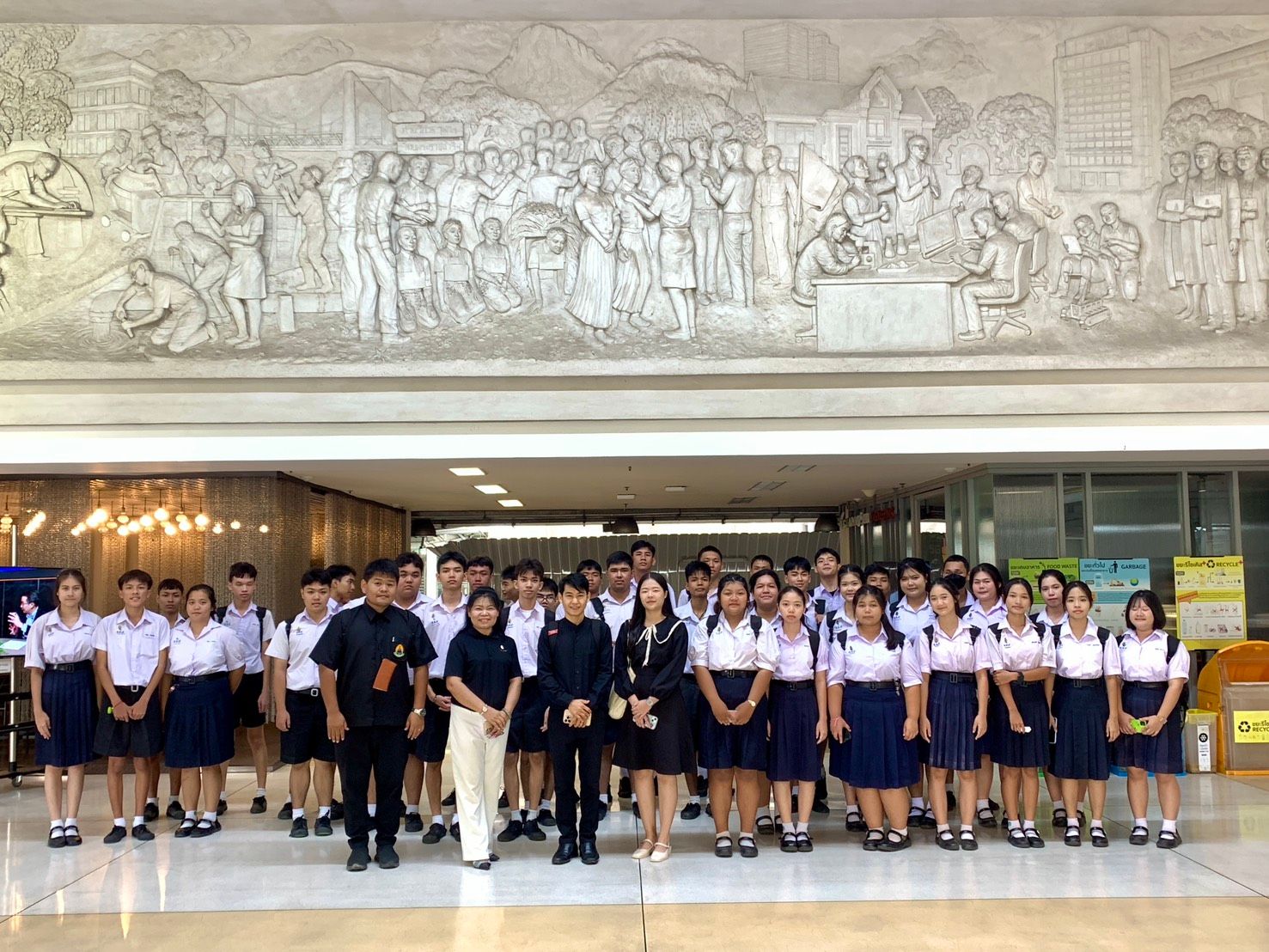 🥳ภาควิชาวิศวกรรมคอมพิวเตอร์ คณะวิศวกรรมศาสตร์ จุฬาลงกรณ์มหาวิทยาลัย ยินดีต้อนรับคณะครูและนักเรียนจากโรงเรียนเทศบาลวัดป้อมแก้ว จ.สมุทรสงครามเข้าเยี่ยมชมคณะวิศวกรรมศาสตร์และรับฟังหลักสูตรของภาควิชาวิศวกรรมคอมพิวเตอร์🥳 - รูปภาพที่ 6
