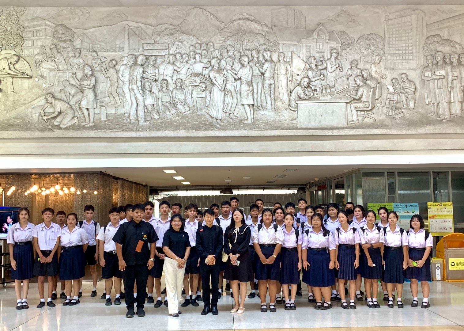 🥳ภาควิชาวิศวกรรมคอมพิวเตอร์ คณะวิศวกรรมศาสตร์ จุฬาลงกรณ์มหาวิทยาลัย ยินดีต้อนรับคณะครูและนักเรียนจากโรงเรียนเทศบาลวัดป้อมแก้ว จ.สมุทรสงครามเข้าเยี่ยมชมคณะวิศวกรรมศาสตร์และรับฟังหลักสูตรของภาควิชาวิศวกรรมคอมพิวเตอร์🥳 - รูปภาพที่ 5