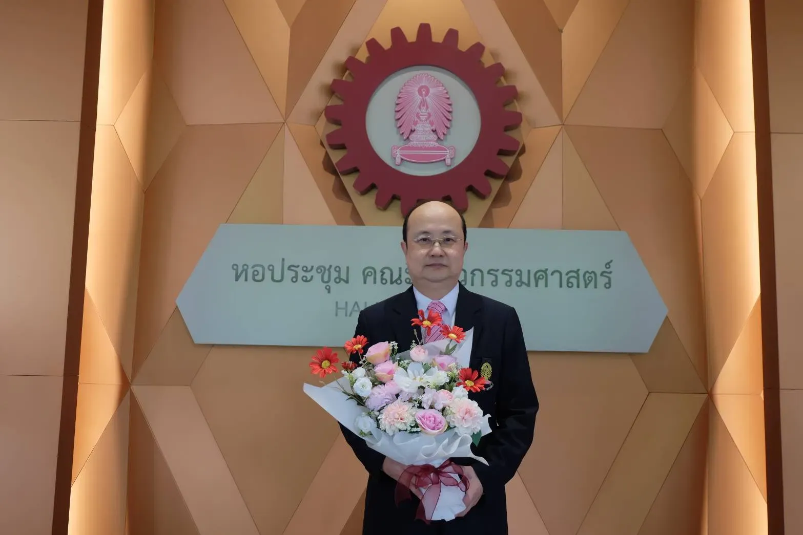 ศ.ดร.วิวัฒน์ วัฒนาวุฒิ